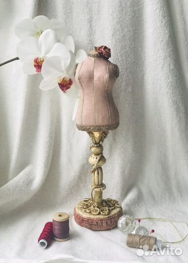 Кукольный манекен игольгица