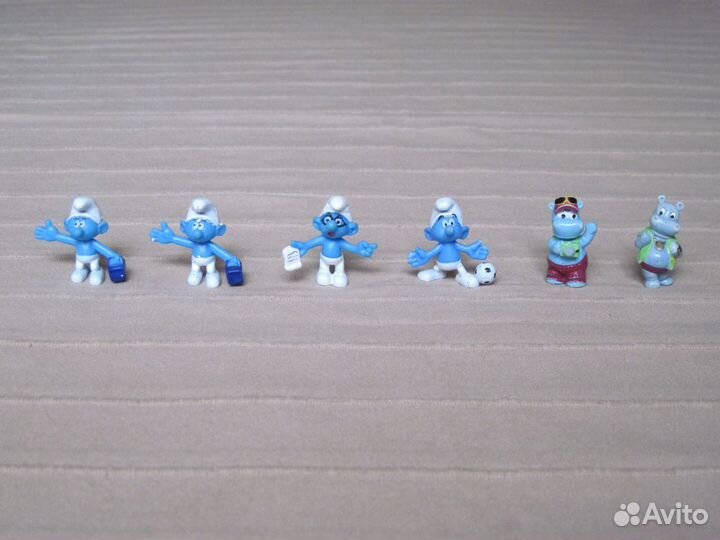 Игрушки из киндер-сюрпризов (смурфики, бегемотики)