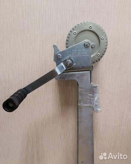 Лебёдка для прицепа ручная с кронштейном мзса 817