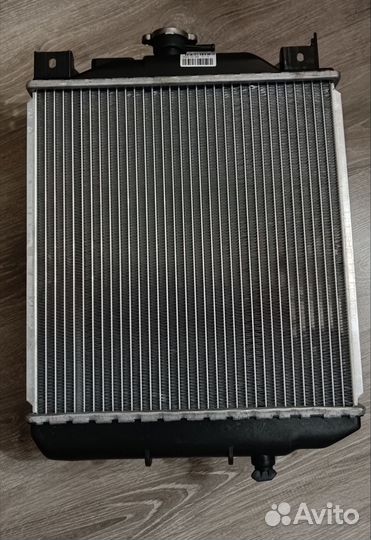 Радиатор охлаждения двигателя suzuki swift