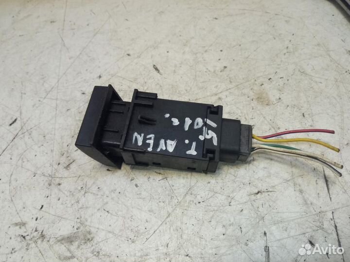 Кнопка обогрева переднего стекла Toyota Avensis