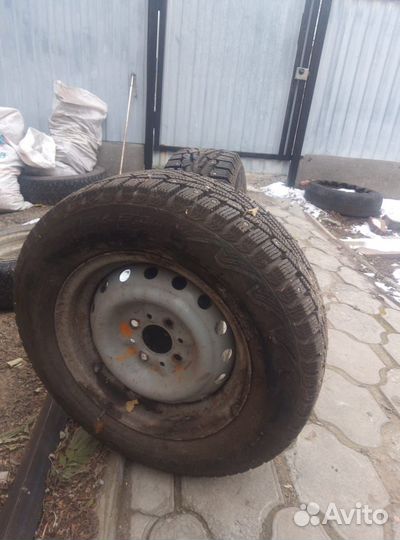 Продам 3 колёса с дискоми новые