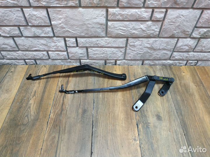 Mercedes-Benz E W212 Поводок стеклоочистителя