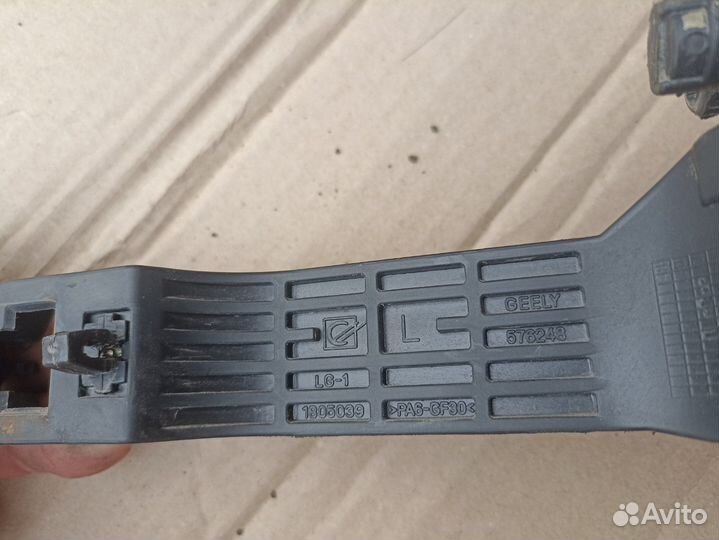 Кронштейн ручки двери передней Джили мк Geely MK