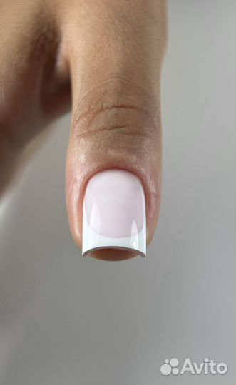 Модель на пленочный маникюр