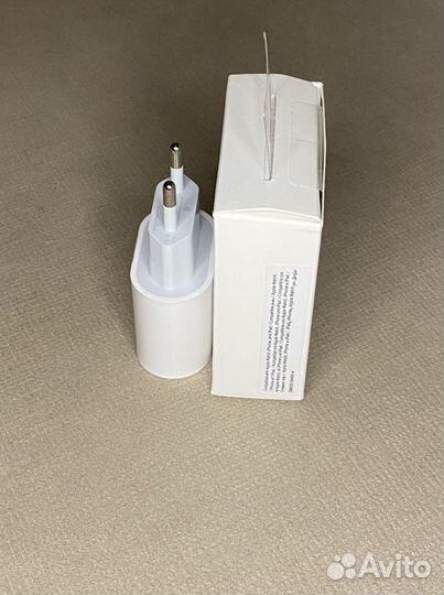 Блок быстрой зарядки iPhone 20w