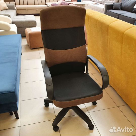 Офисное кресло 