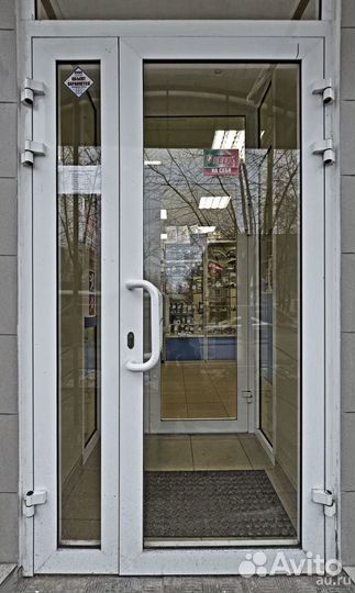 Входная алюминиевая дверь