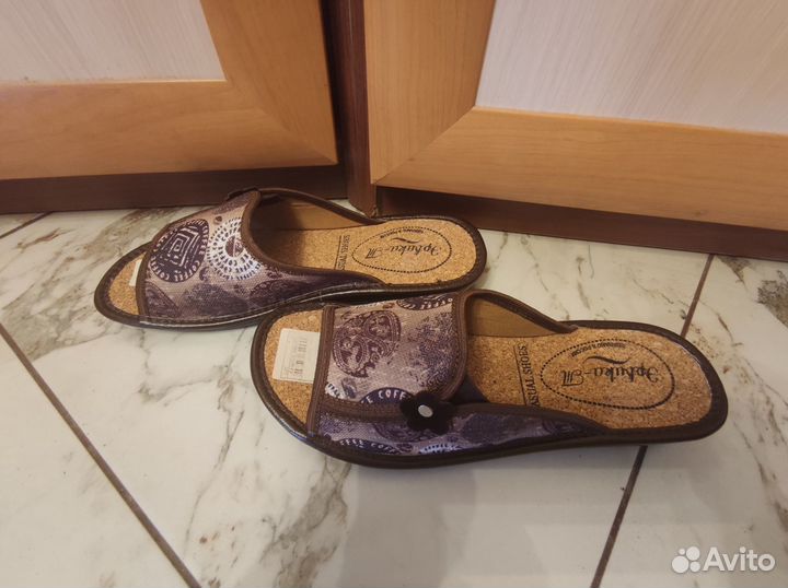 Шлепанцы женские