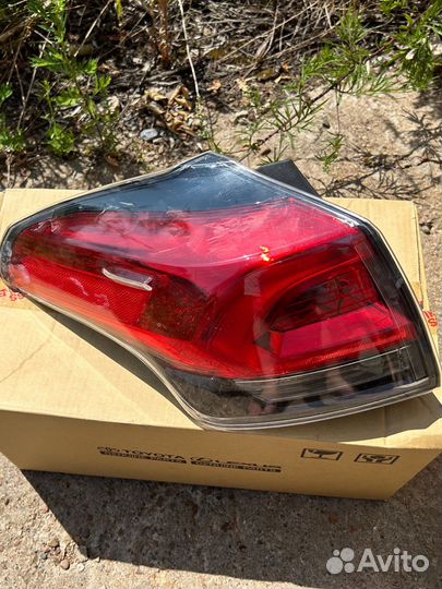 Фонарь задний левый toyota rav4