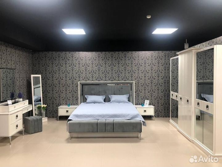 Спальный гарнитур