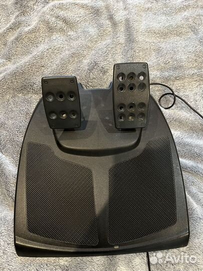 Игровой руль logitech momo