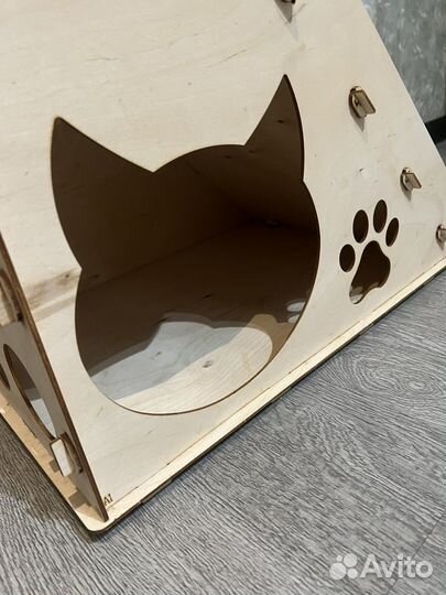 Деревянный домик для кошек, когтеточка