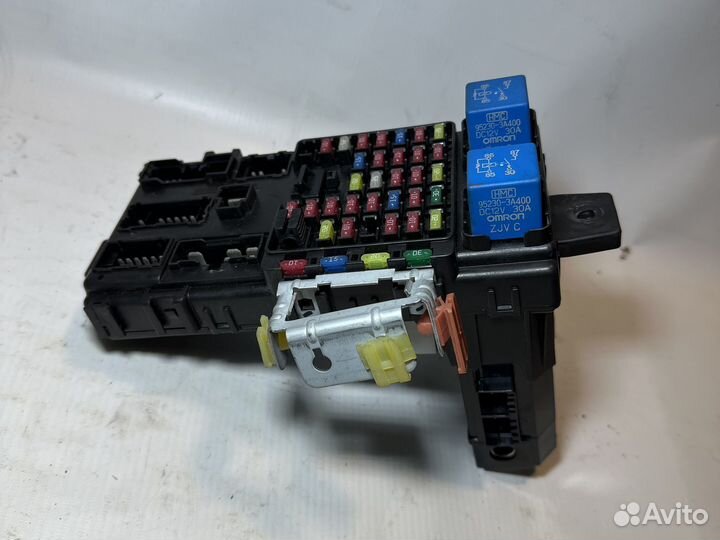 Блок предохранителей салонный Hyundai Santa Fe I