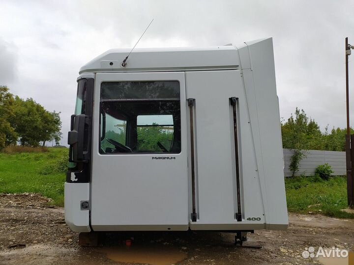 Кабина Renault Magnum