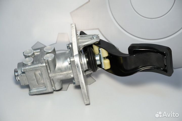 Кран тормозной 2-х