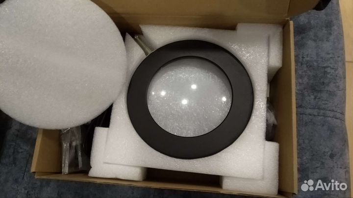 Лампа настольная с увеличительным стеклом