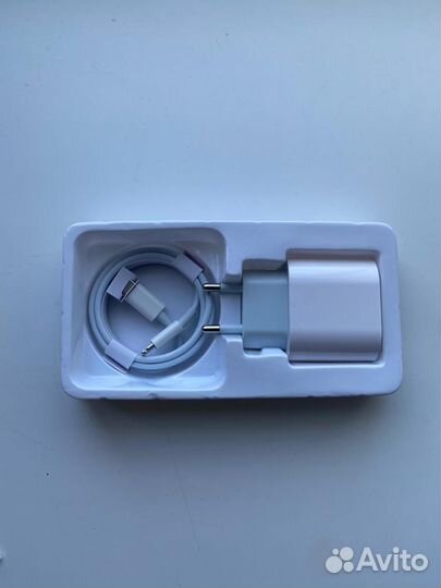 Зарядное устройство на iPhone 20w + кабель