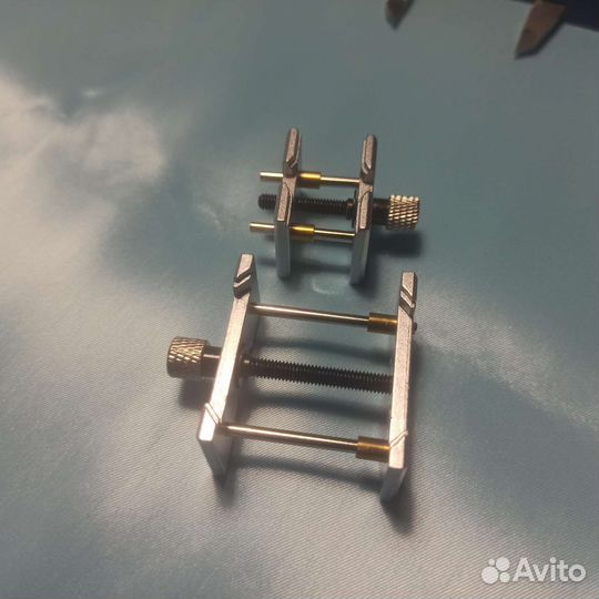 Держатель часового механизма