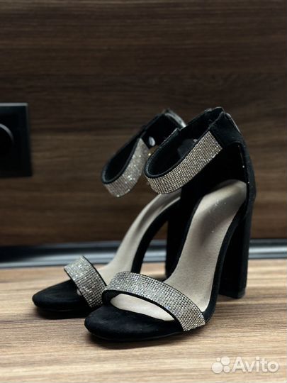 Босоножки женские