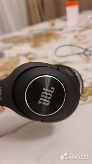 Беспроводные наушники jbl