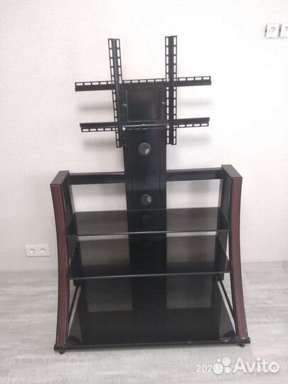 Стеклянная тумба / стойка под тв и аппаратуру