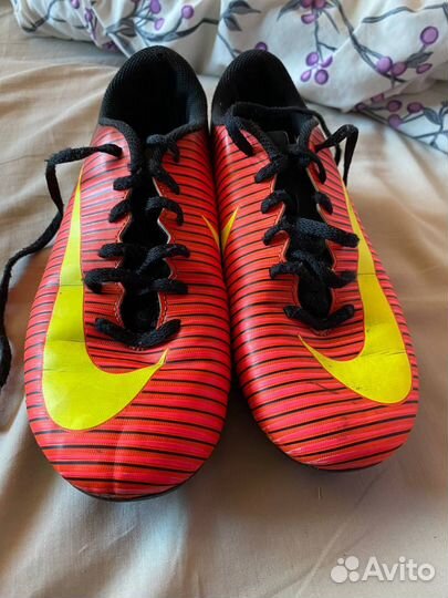 Футбольные бутсы nike