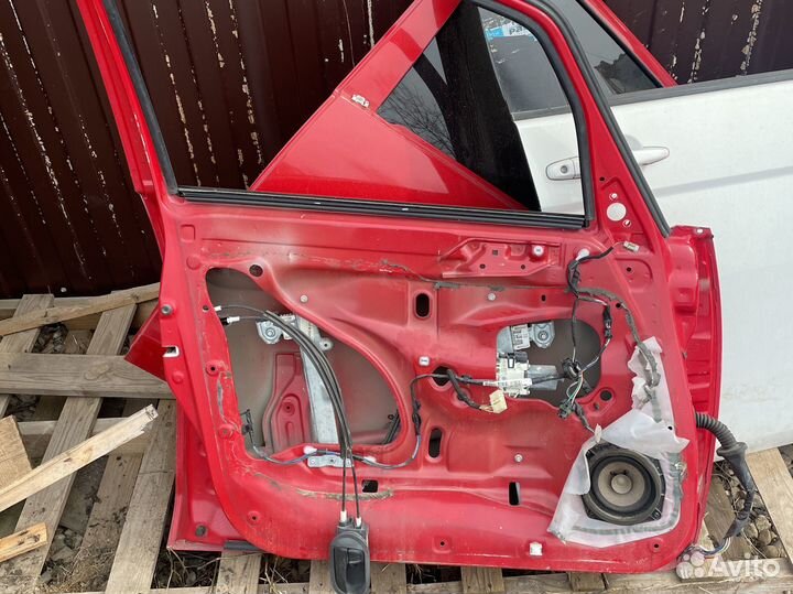 Передняя левая дверь mitsubishi colt z34a