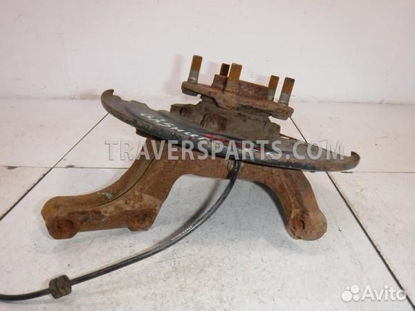 Кулак передний правый