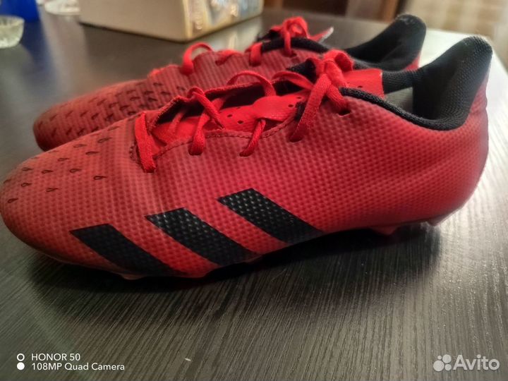 Футбольные бутсы adidas predator