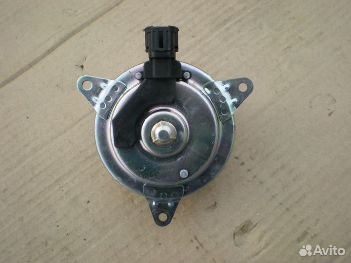 Моторчик вентилятора двигателя Nissan Infiniti