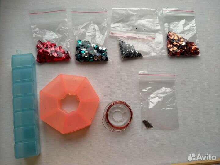 Бисер чешский,контейнеры,паетки