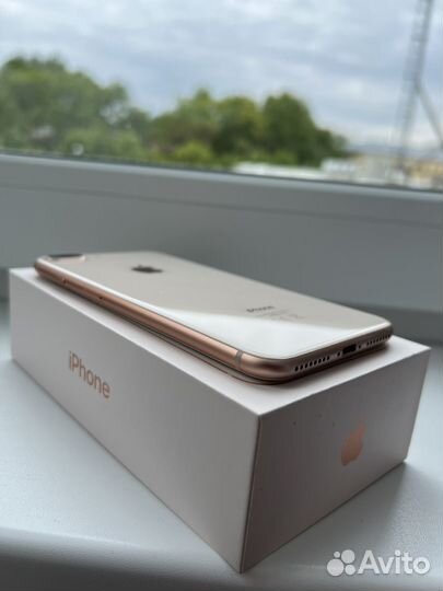 Телефон iPhone 8 plus gold 64gb