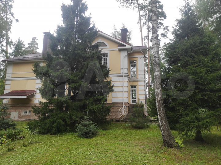 Дом 405 м² на участке 35 сот.