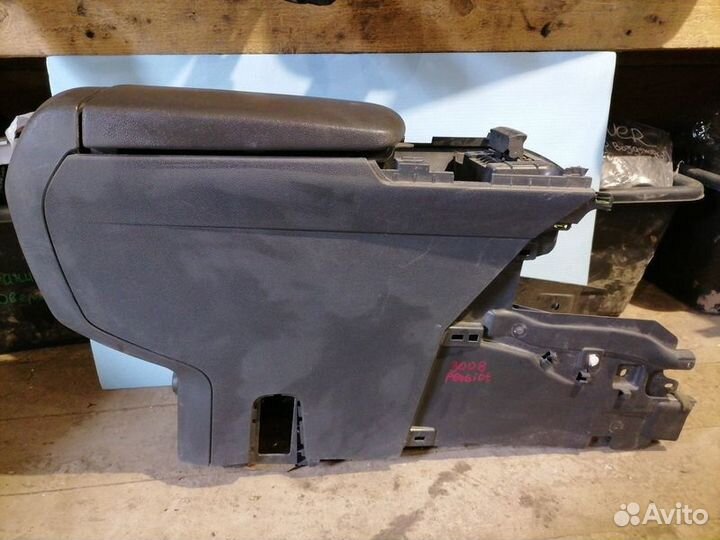 Консоль центральная Peugeot 3008