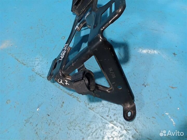 Кронштейн блока управления Audi Q7 (2006-2016)