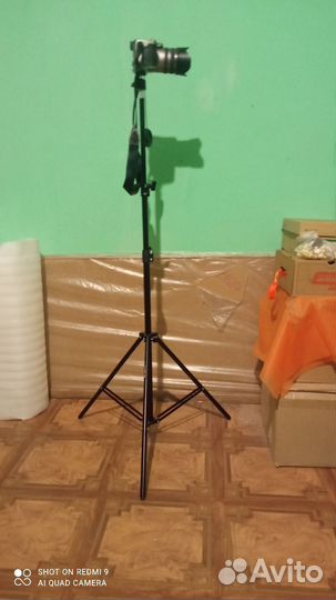 Фотоаппарат со штативом