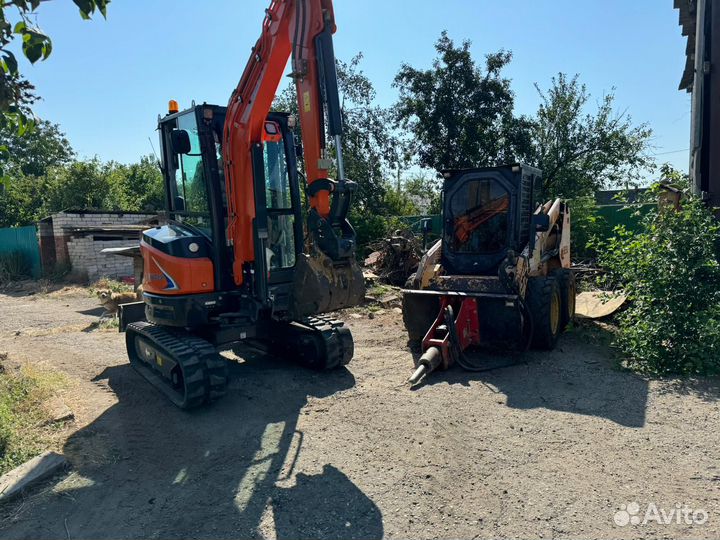 Мини-экскаватор