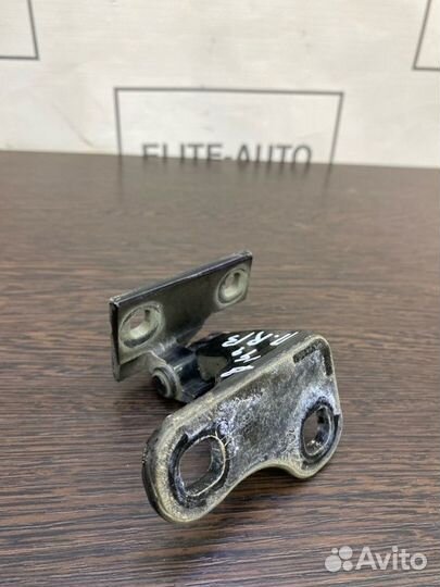 Петля двери задняя правая Bmw 7 E66 2002