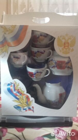 Фарфоровый чайный сервиз с Российской символикой