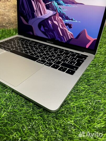 Отличный MacBook Pro 13 2019 TouchBar