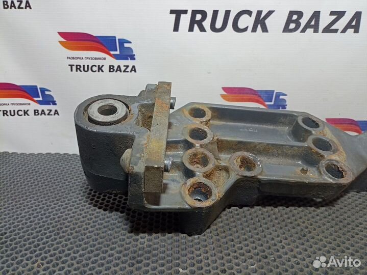 Кронштейн передней рессоры правый