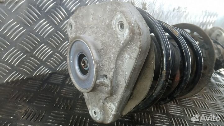 Стойка передняя правая mercedes benz E-class W212 2010