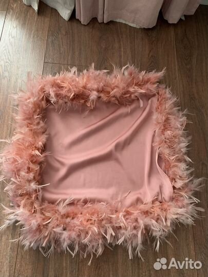 Наволочка декоративная с перьями