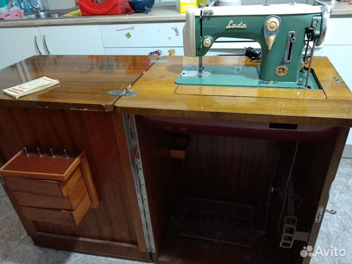 Швейная машина LADA 236