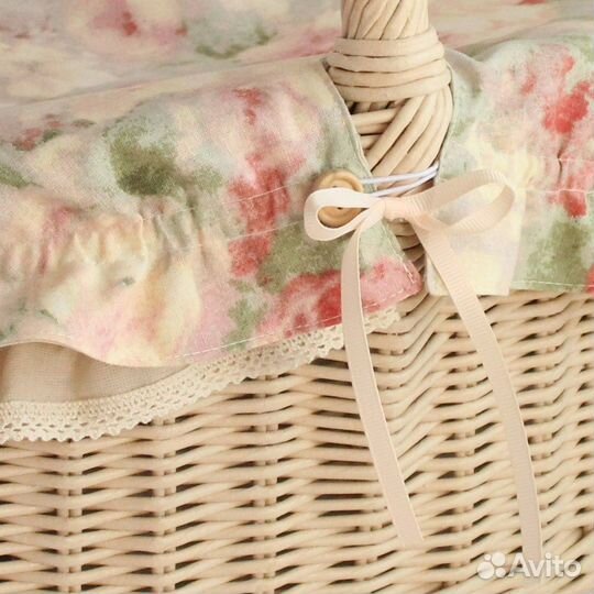 Пасхальная плетёная корзина. Акварельная роза