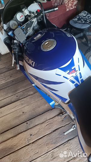 Suzuki gsx r srad 750