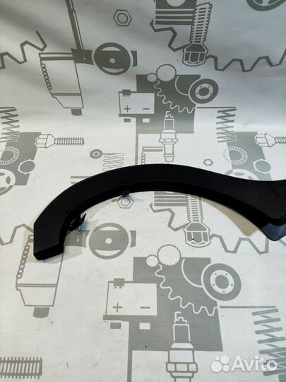 Накладка петли багажника левая mercedes w211