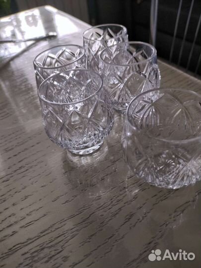 Фарфоровая посуда, хрусталь