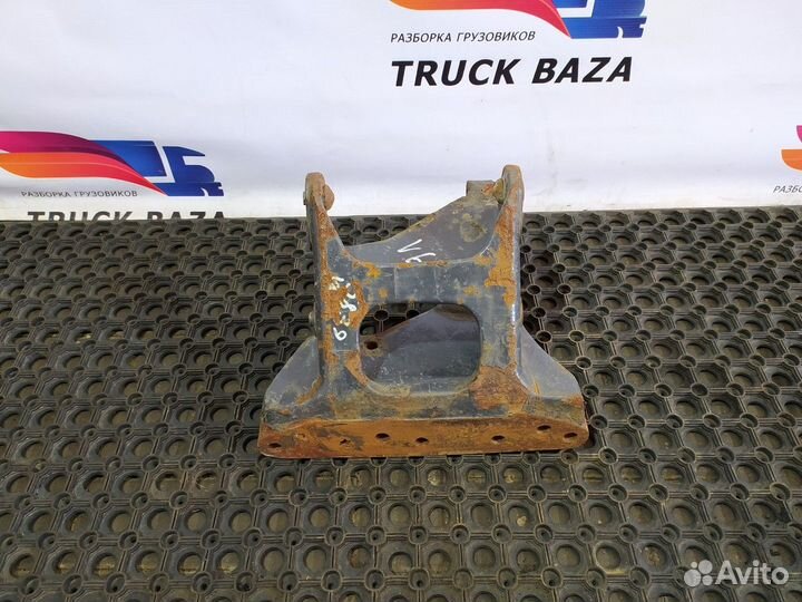 Кронштейн передней рессоры левый